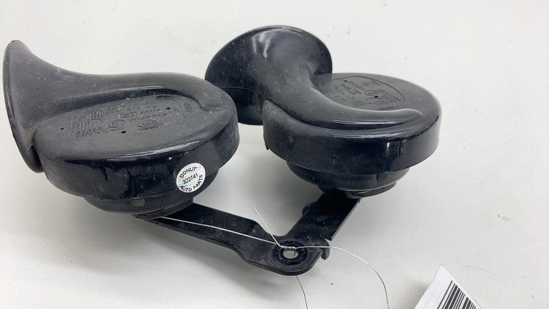 E10020046 2017-2023 Tesla Model 3 M3 High + Low Pitch Tone Horn 510 & 410 Hertz w/ Bracket
