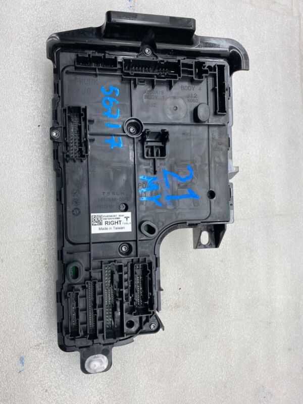 1497848 00 E 2020-2023 Tesla Model Y Right Low Voltage Controller Electronic Control Module