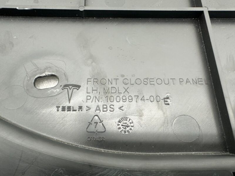 100997400E ⭕2016-2020 Model X Front Driver Side Door Inner Closeout Panel Left 1009974-00-E