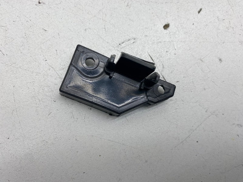 1734300 00 H ⭕ 24-26 Tesla Model 3 Front Center Bumper to Fender Bracket Right 1734300-00-H