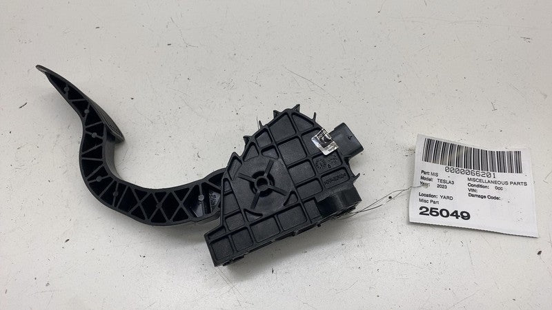 G2331-00348 ⭕ 2017-2023 Tesla Model 3 Front Accelerator Gas Pedal Throttle Sensor Pad OEM