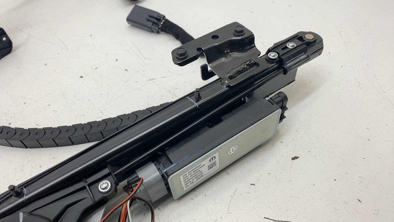 68368918AH ⭕ 2017-2025 Chrysler Pacifica Rear Right Sliding Door Track w/ Motor 68368918AH