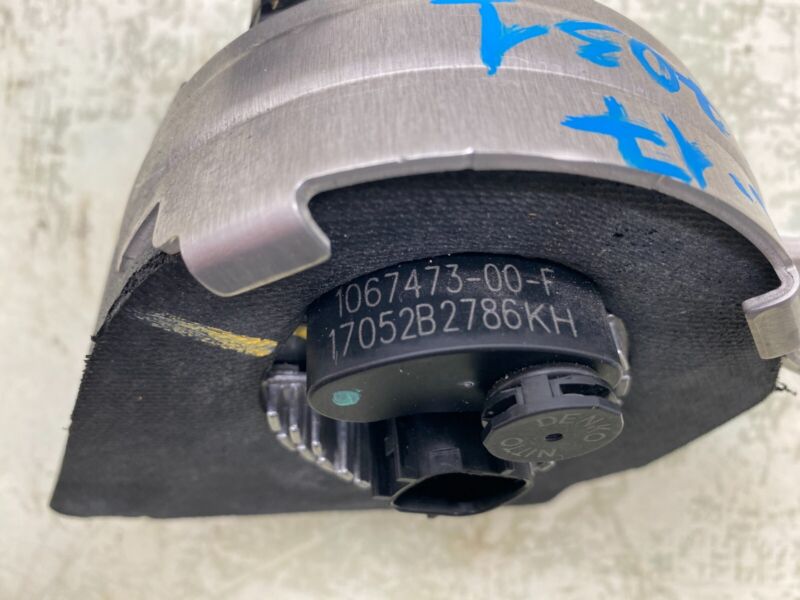 1067473-00-F 2012-2020 Tesla Model S Auxiliary Water Coolant Pump Foam Isolated with Bracket