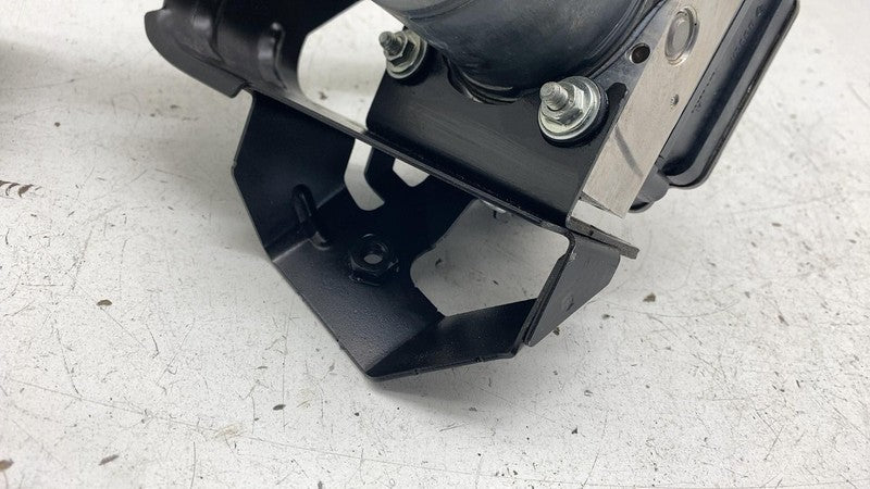 6701037380 ⭕ 14-20 Maserati Ghibli 3.0L ABS Anti Lock Brake Pump Module & Bracket 670103738