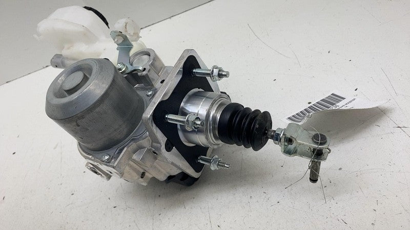 ⭕ 2023-2024 Toyota Prius Power Brake Booster w/ Reservoir Tank Assy 47