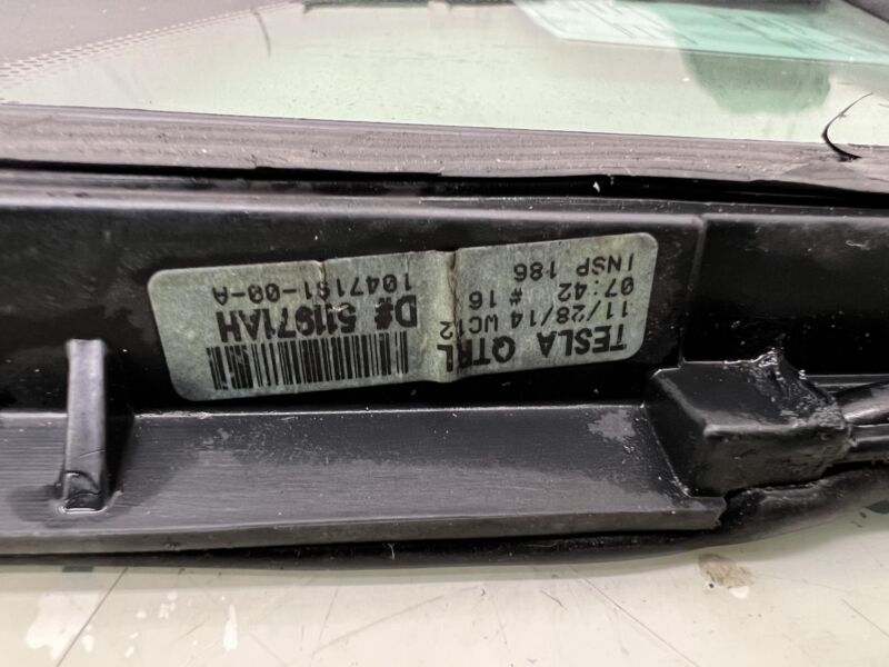 Does not apply 2012-2016 Tesla Model S MS Rear Driver Side Quarter Fixed Glass Left LH Assembly