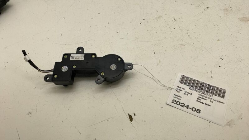 106768900D 2012-2015 Tesla Model S Front 1st Row Passenger Side Seat Control Switch Right