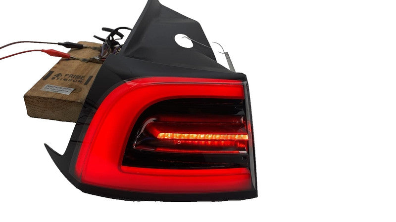 ⭕17-22 Tesla Model 3 Rear Driver Side Exterior Taillight Outer Tail La