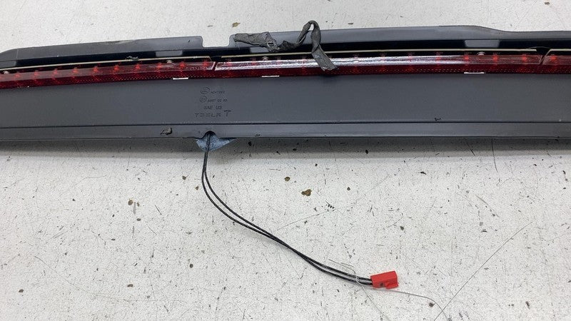 600591700E 2012-2020 Tesla Model S Rear Center High Mounted Stop Light Third 3rd Brake Assy