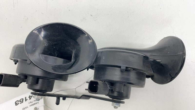 E10020046 2017-2023 Tesla Model 3 M3 High + Low Pitch Tone Horn 510 & 410 Hertz w/ Bracket