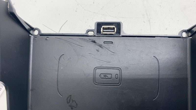 ⭕18-23 BMW 530e Center Console Wireless Device Battery Charger Pad 511