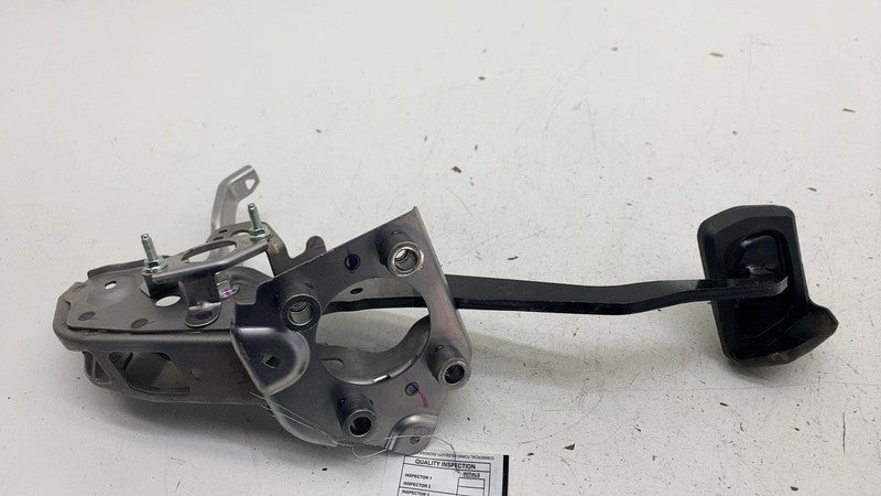 ⭕ 2023-2025 Toyota Prius Front Driver Brake Stop Pedal w/ Bracket Assembly OEM