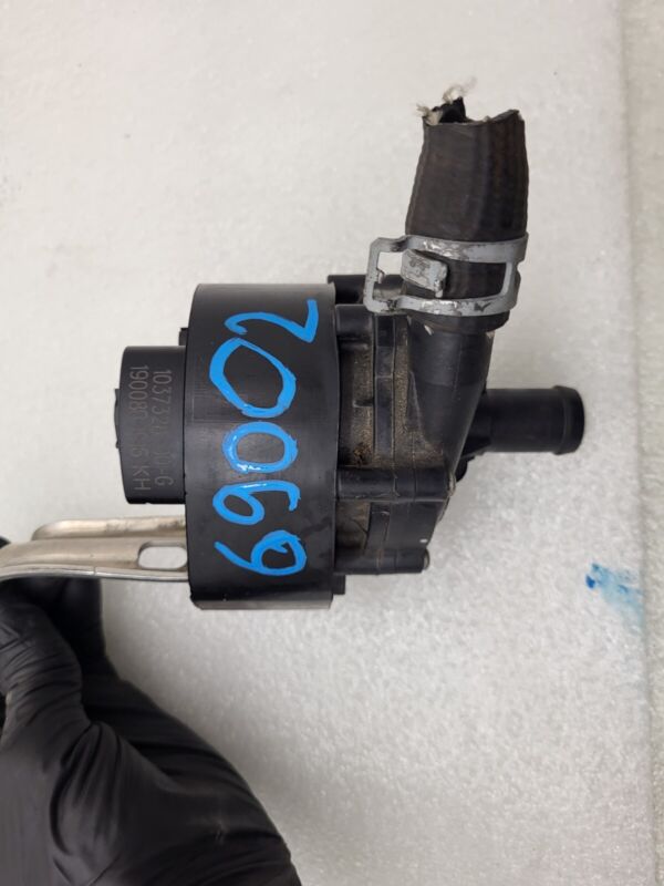 2016-2020 Tesla Model X MX Cooling System Auxiliary Coolant Water Pump Assembly