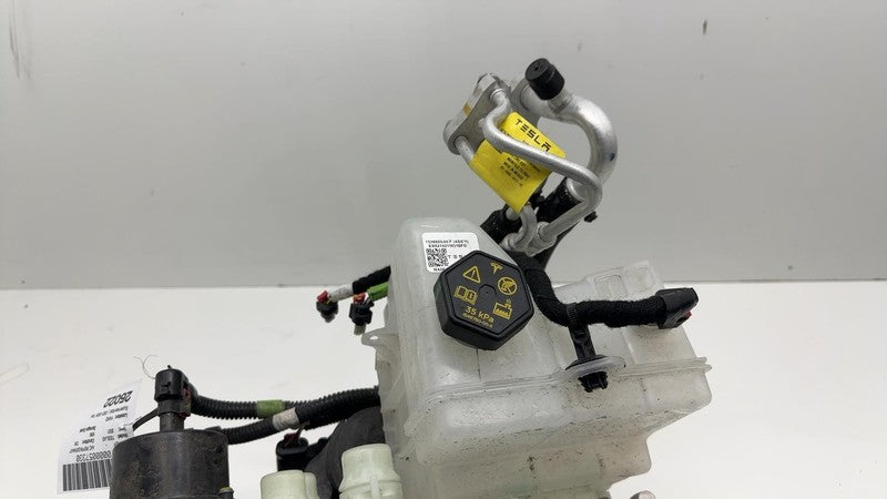 152300200B 21-24 Model 3 Supermanifold Refrigerant Chiller + Coolant Reservoir 1523002-00-B