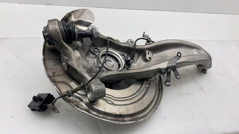6861797 04 2017-2023 BMW 530e Front Left Spindle Knuckle Wheel Hub w/ ABS & Dust Shield RWD