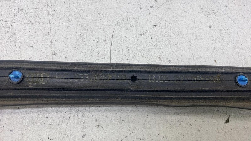4KE833178 ⭕ 19-23 Audi e-Tron Driver Side Skirt Rocker Molding Rubber Seal Left 4KE833178