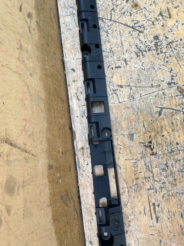 104669100B ⭕ 2016-2023 Tesla Model X Rocker Carrier Panel Trim Bracket Right 1046691-00-B