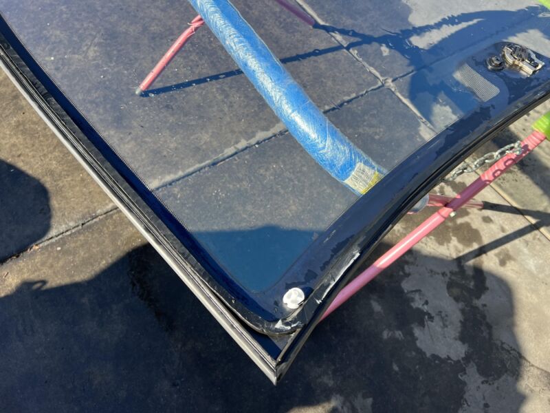 2012-2015 Tesla Model S Windshield Heated Wiper Area (Lower Mount Mirror Type)
