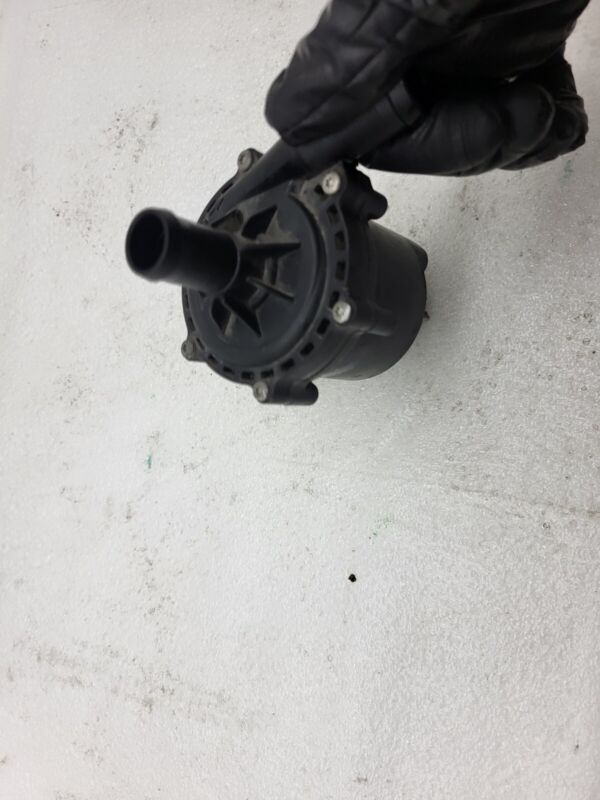 1054529 00 F 2016-2020 Tesla Model X MX Additional Auxiliary Water Pump Assembly 1054529-00-F