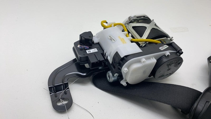 34234136 2017-2023 BMW 530e G30 Front Passenger Side 1st Row Seat Belt Retractor Right RH