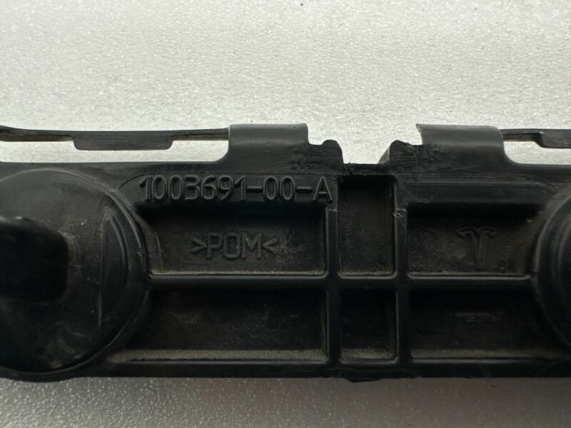 100369100A 2012-2020 Tesla Model S MS Rear Driver Rocker Panel Molding Support Bracket Left