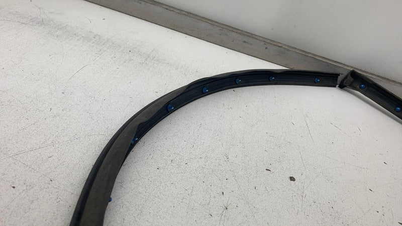 4KE833178 ⭕ 19-23 Audi e-Tron Driver Side Skirt Rocker Molding Rubber Seal Left 4KE833178