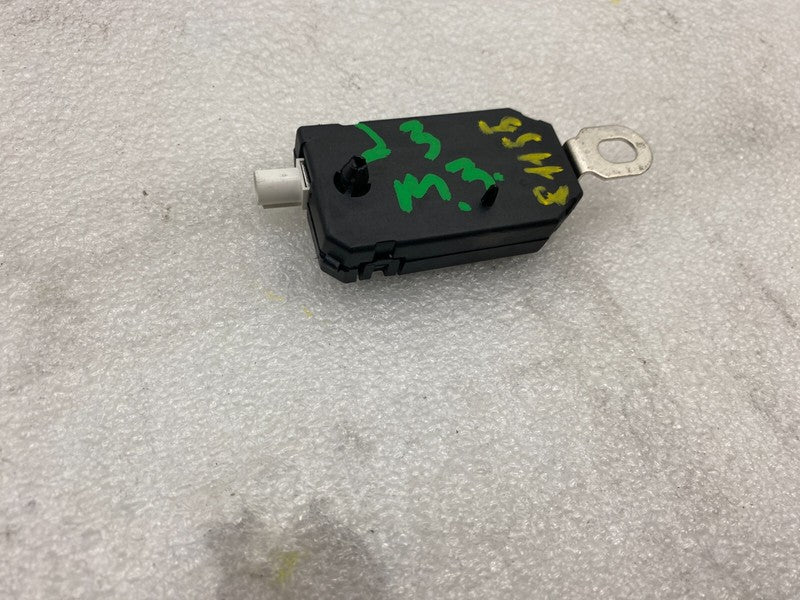 107973500A ⭕2017-2023 Tesla Model 3 Y Rear Antenna Amplifier AMP Radio FM Left 1079735-00-A