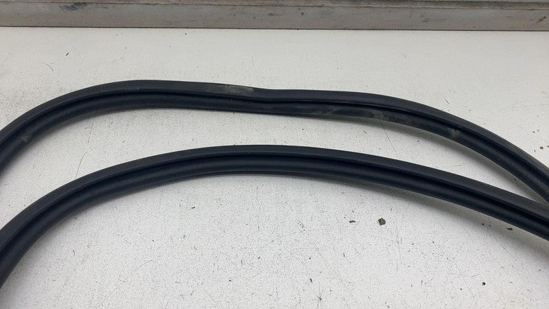 ⭕ 19-23 Audi E-Tron Quattro Rear Right Body Weathership Rubber Seal 4K