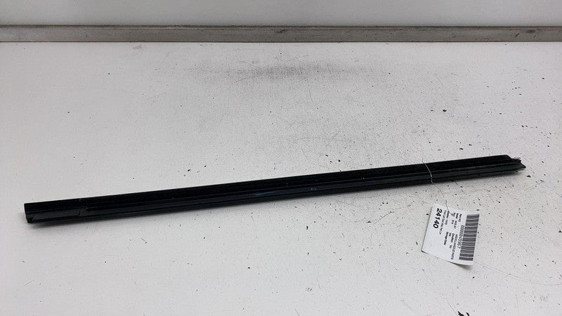⭕ 17-20 Maserati Levante Front Driver Side Door Window Outer Belt Molding Left