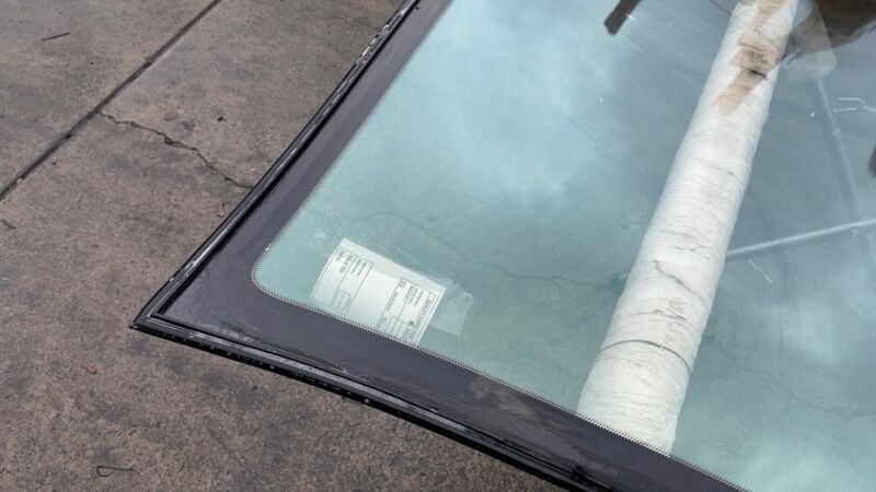 102163401D 2012-2015 Tesla Model S MS Front Windshield Heated Wiper Area (No Auto Pilot)