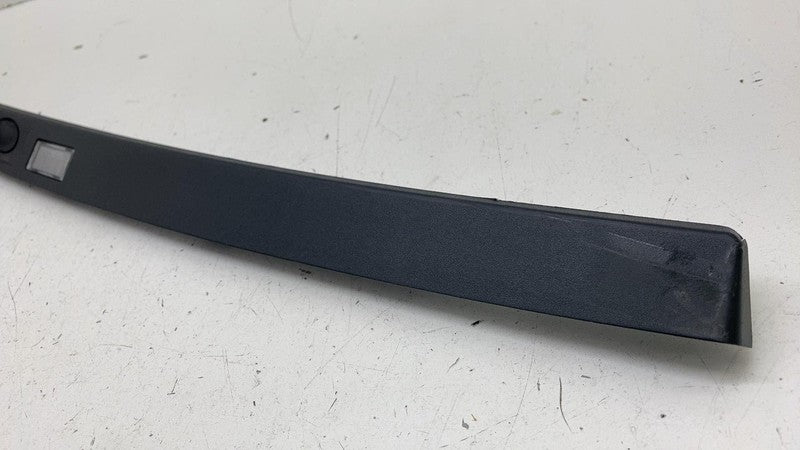 ⭕ 2025 Rivian R1S Rear Gate Upper Switch Bezel w/ License Plate Lamp Assembly