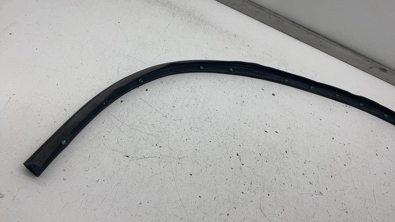 4KE-833-177 ⭕ 19-23 Audi e-Tron Driver Side Skirt Rocker Molding Rubber Seal Left 4KE833177