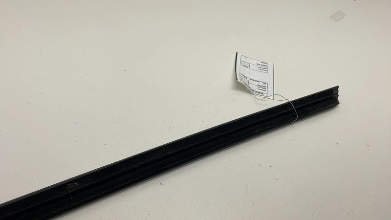 149571200C ⭕ 20-24 Tesla Model Y Rear Left Door Window Outer Belt Seal Molding 1495712-00-C