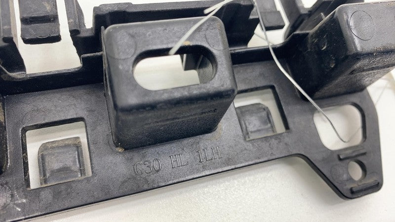 113685 14 2017-2022 BMW 530e Front Left Skirt Rocker Molding Panel Support Mount Bracket