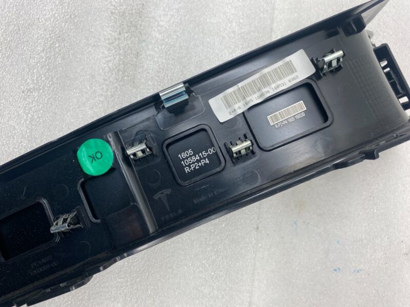 2015-2021 Tesla X MX Rear Right Door Fairing Sill Jam Bracket 1058415-00 OEM