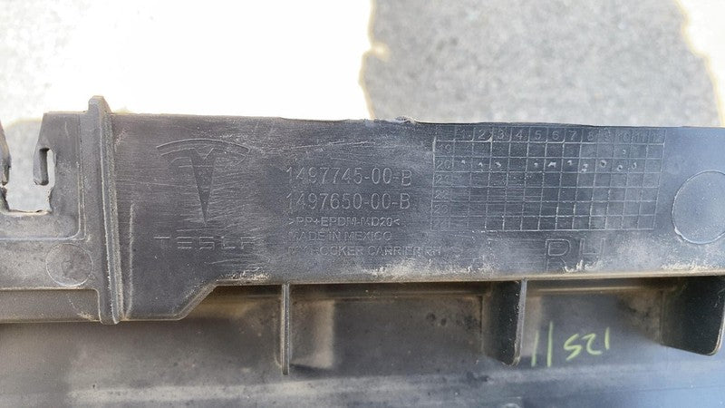 ⭕ 20-23 Model Y Right Skirt Rocker Molding Panel Carrier Bracket RH 14