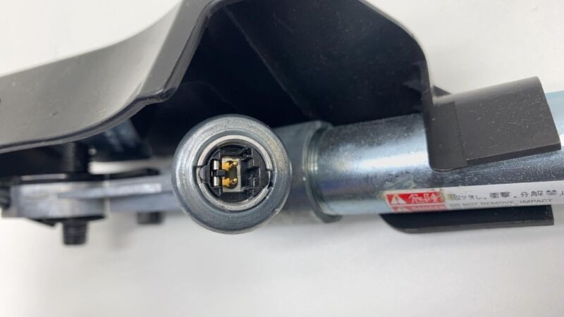 1004532 00 C 12-20 Tesla Model S Left Seat Belt 1st Row Lap Pretensioner Model X 16-20 Right