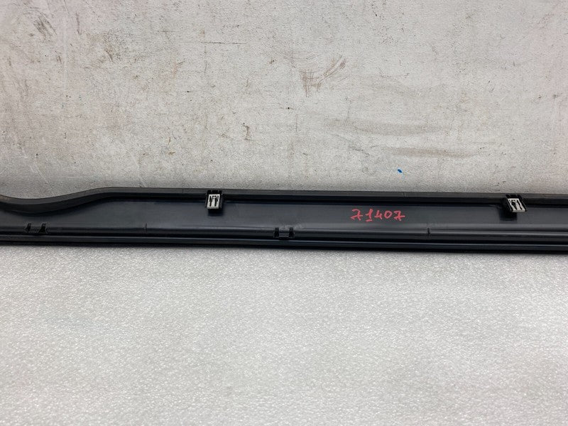 101221700G ⭕12-23 Tesla Model S Passenger Side Skirt Molding Scuff Plate Right 1012217-00-G