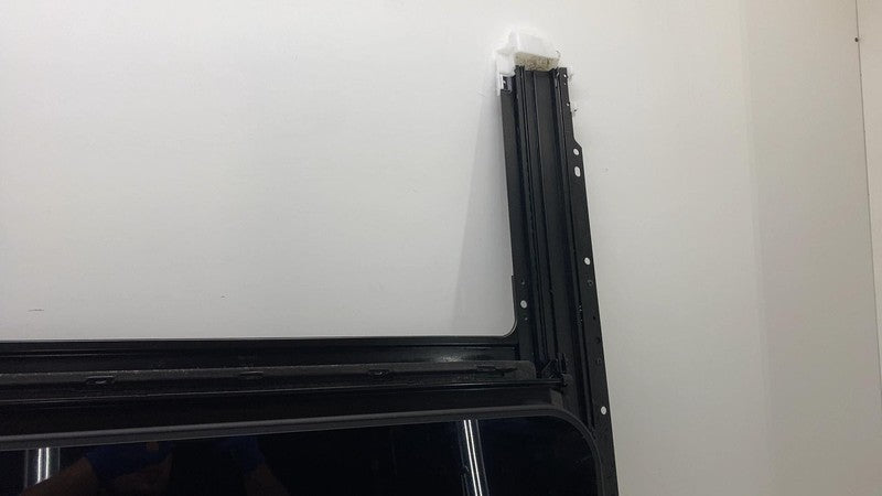 7P5 877 021 6F2 2011-2018 Porsche Cayenne Top Roof Sunroof Frame Window Glass w/ Motor Assembly