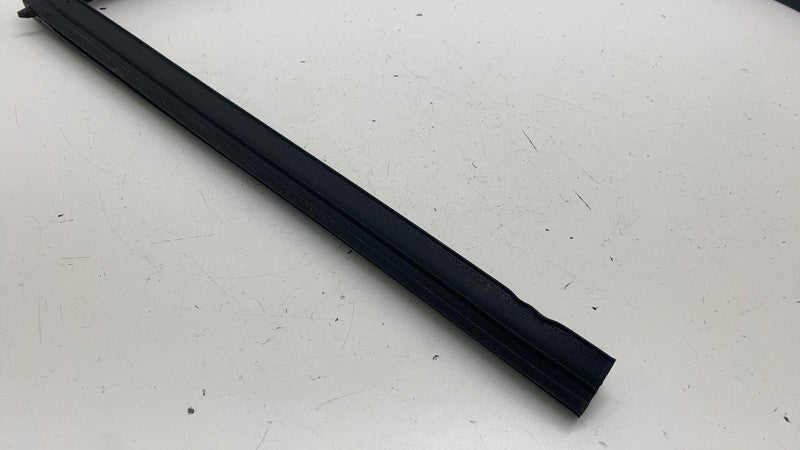 ⭕19-25 Chevrolet Silverado 1500 Rear Right Side Door Window Seal Weatherstrip RH