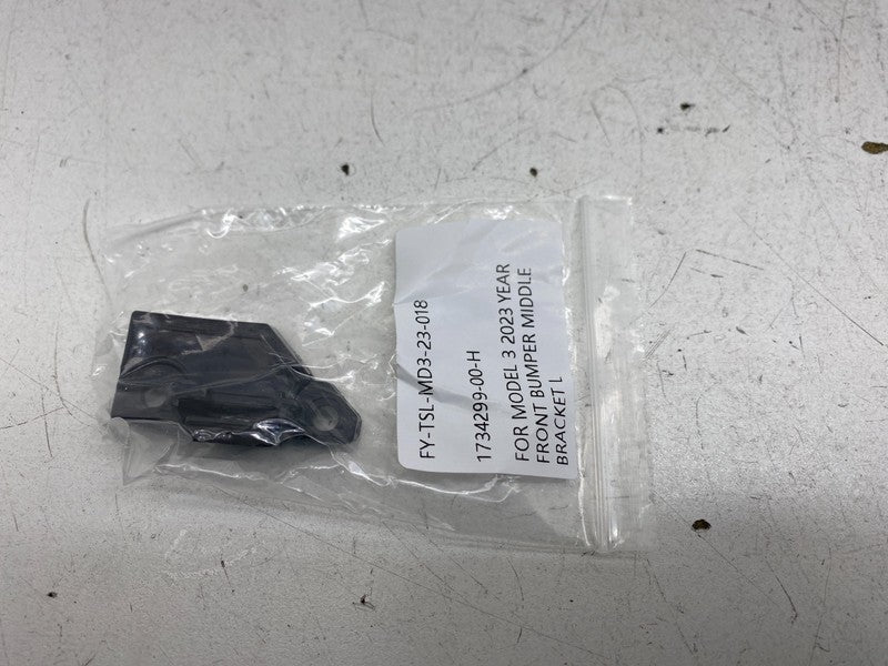 1734299 00 H ⭕ 24-26 Tesla Model 3 Front Center Bumper to Fender Bracket Left LH 1734299-00-H