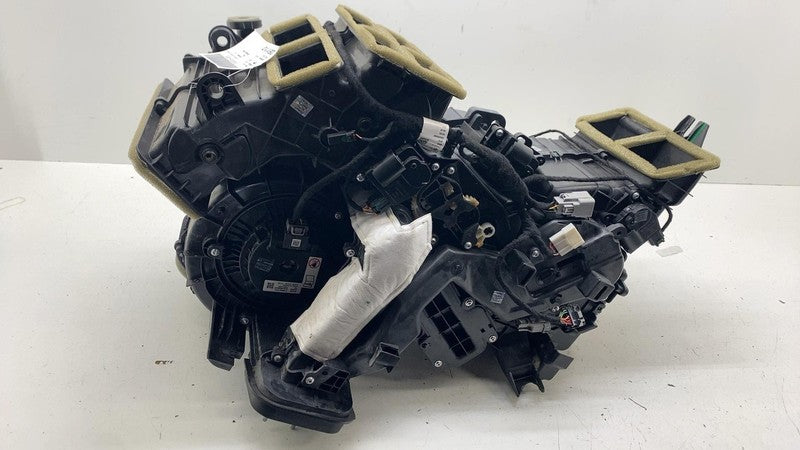 C200455738K ⭕ 2025 Rivian R1S HVAC A/C Heater Blower Housing Case Box Assembly PT00455773-G