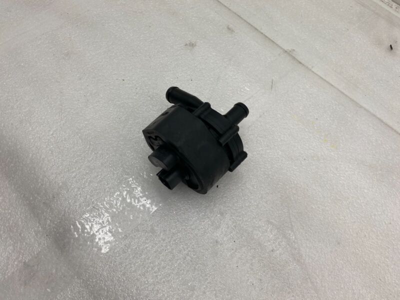 2016-2020 Tesla Model S X Cooling System Auxiliary Water Coolant Pump FWD Assy