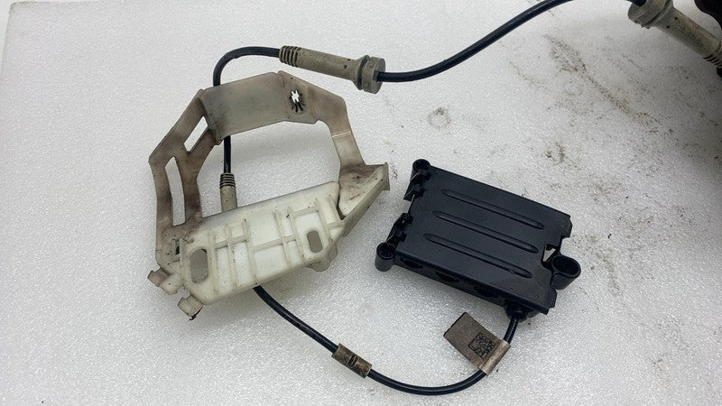 6866337 2017-2023 BMW 530e Rear Left Spindle Knuckle Hub w/ ABS & Connection Bracket RWD