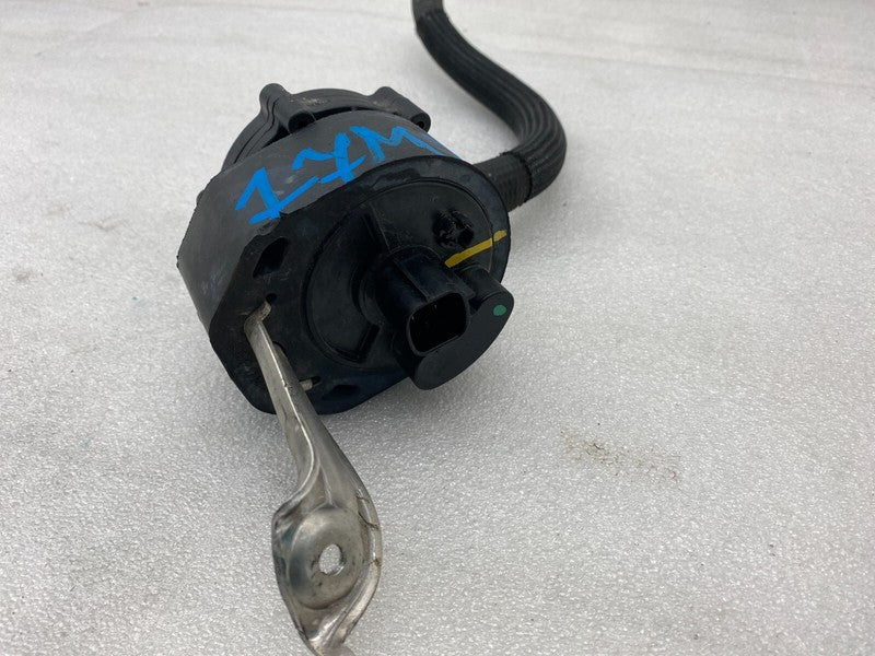 1037328 00 F 2016-2020 Tesla Model X Additional Coolant Auxiliary Water Pump 1037328-00-F OEM