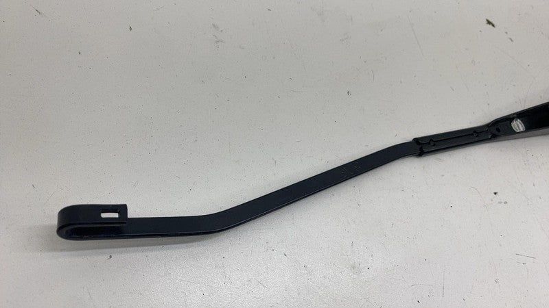 ⭕ 19-25 Chevrolet Silverado 1500 Front Passenger Side Windshield Wiper Arm Right