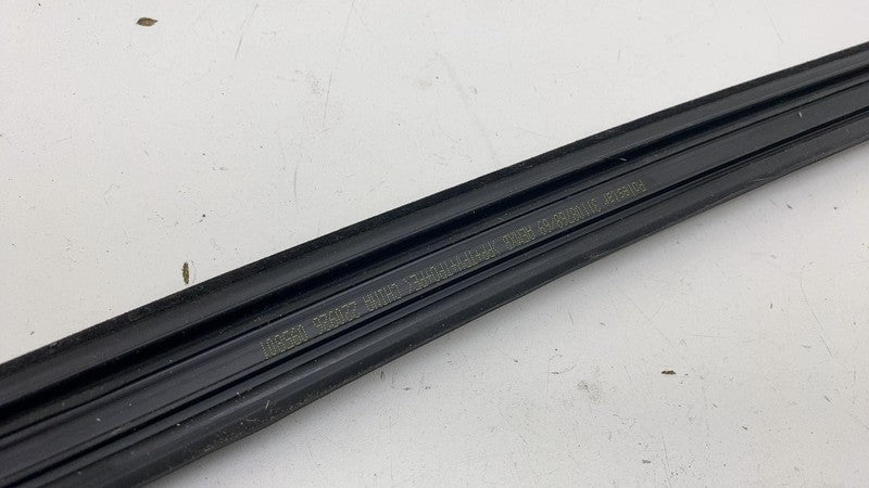 31108768 ⭕ 2021-2023 Polestar 2 Front Right Door Upper Weatherstrip Rubber Seal 31108768