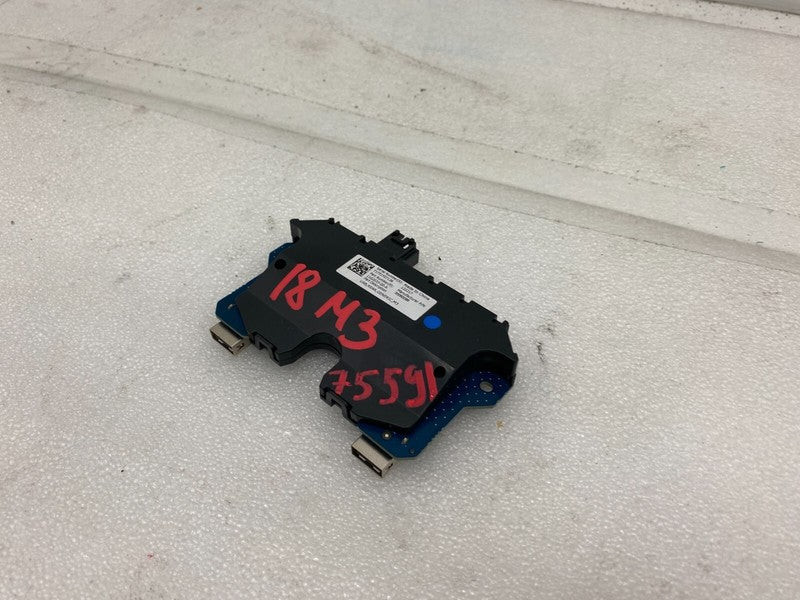1102033 00 A ⭕ 17-23 Tesla Model 3 Rear Generic USB/AUX Control Unit Hub Module 1102033-00-A
