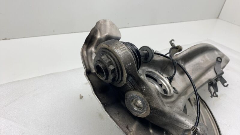6861797 04 2017-2023 BMW 530e Front Left Spindle Knuckle Wheel Hub w/ ABS & Dust Shield RWD