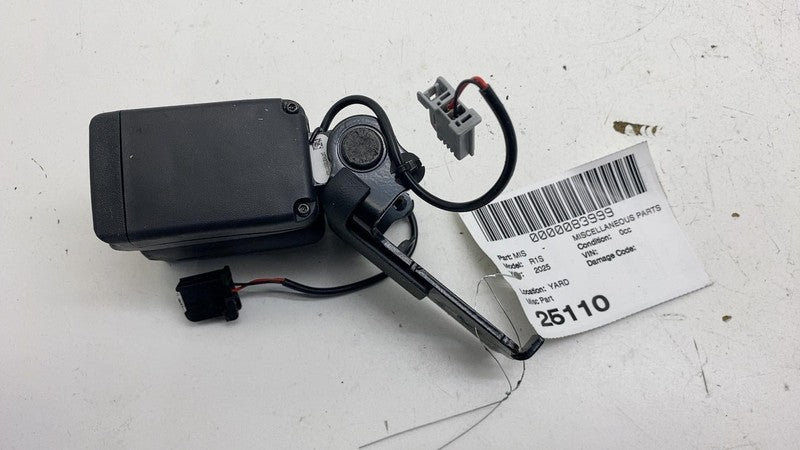 PT00040140C ⭕ 2022-2025 Rivian R1S Rear 3rd Row Center Seat Belt Safety Buckle PT00040140C